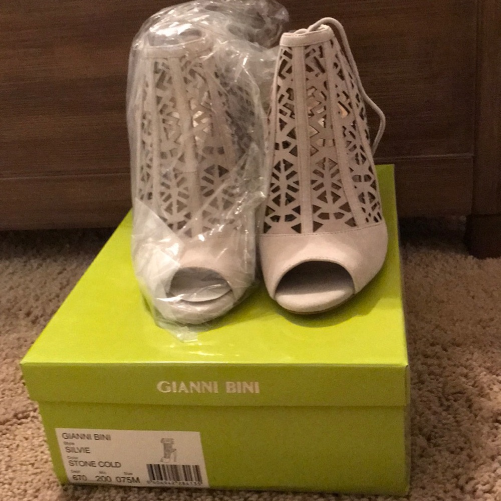 Gianni Bini silvie grey lace up sandals